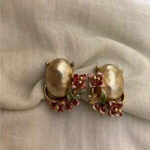 Vintage Art Signed Faux Blister Pearl and‎ Flowers Clip on Earrings
